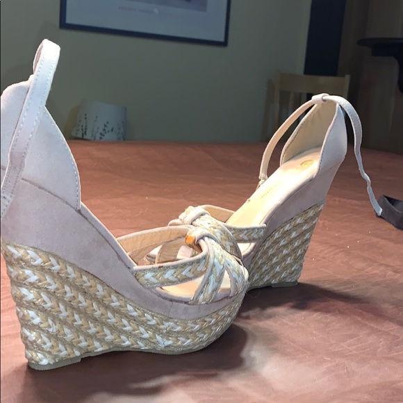 White and tan wedges - Picture 1 of 4